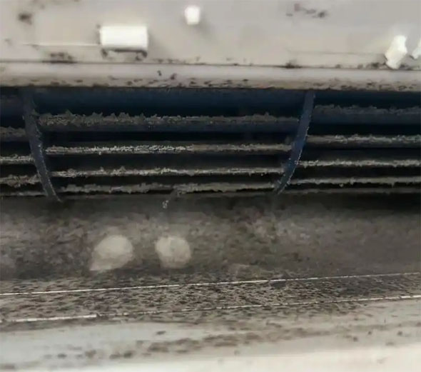 开平空调吹的风有股烧焦味是怎么回事